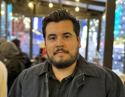 me outside of a pizza place near times square